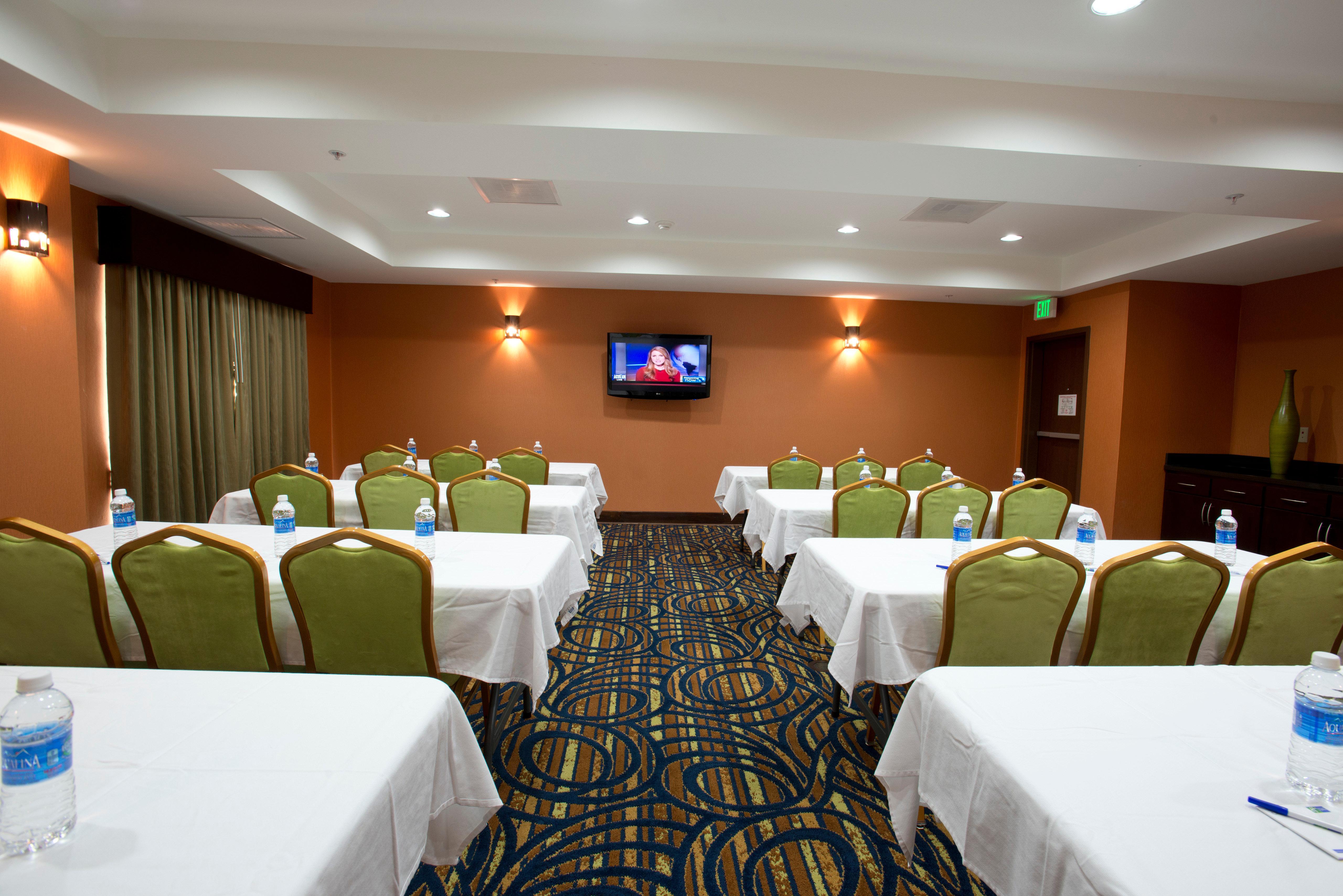 Holiday Inn Express & Suites Morrilton By Ihg Exterior photo